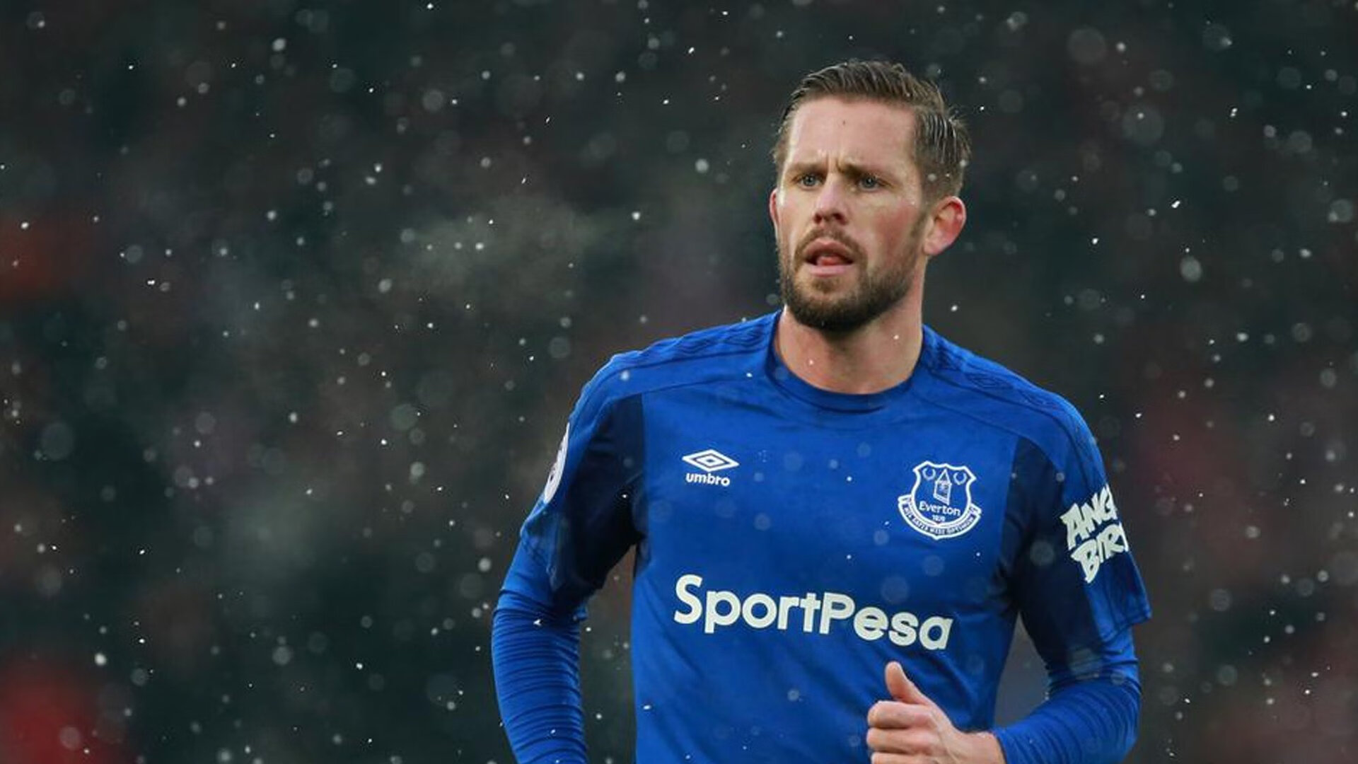 森林狼全面压制湖人，詹姆斯在英超争冠接管比赛，竞技场上的降维打击与时代寓言