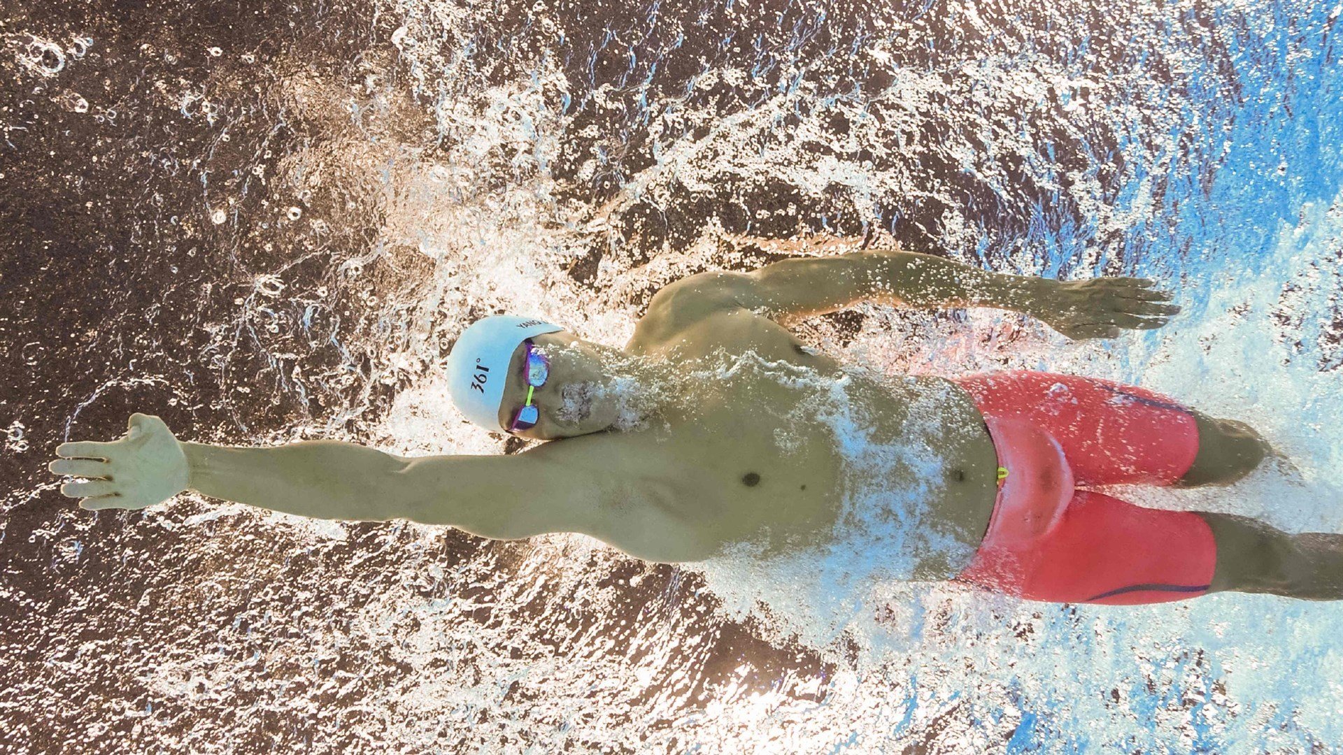 爱游戏tv-范戴克大场面先生，伊朗加时取胜波兰，足球如何成为弱者的史诗